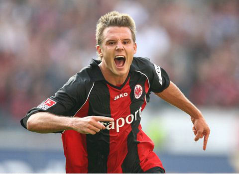 邮报:曼联CEO宣布裁员的同时表达了歉意,一些员工情绪很激动.